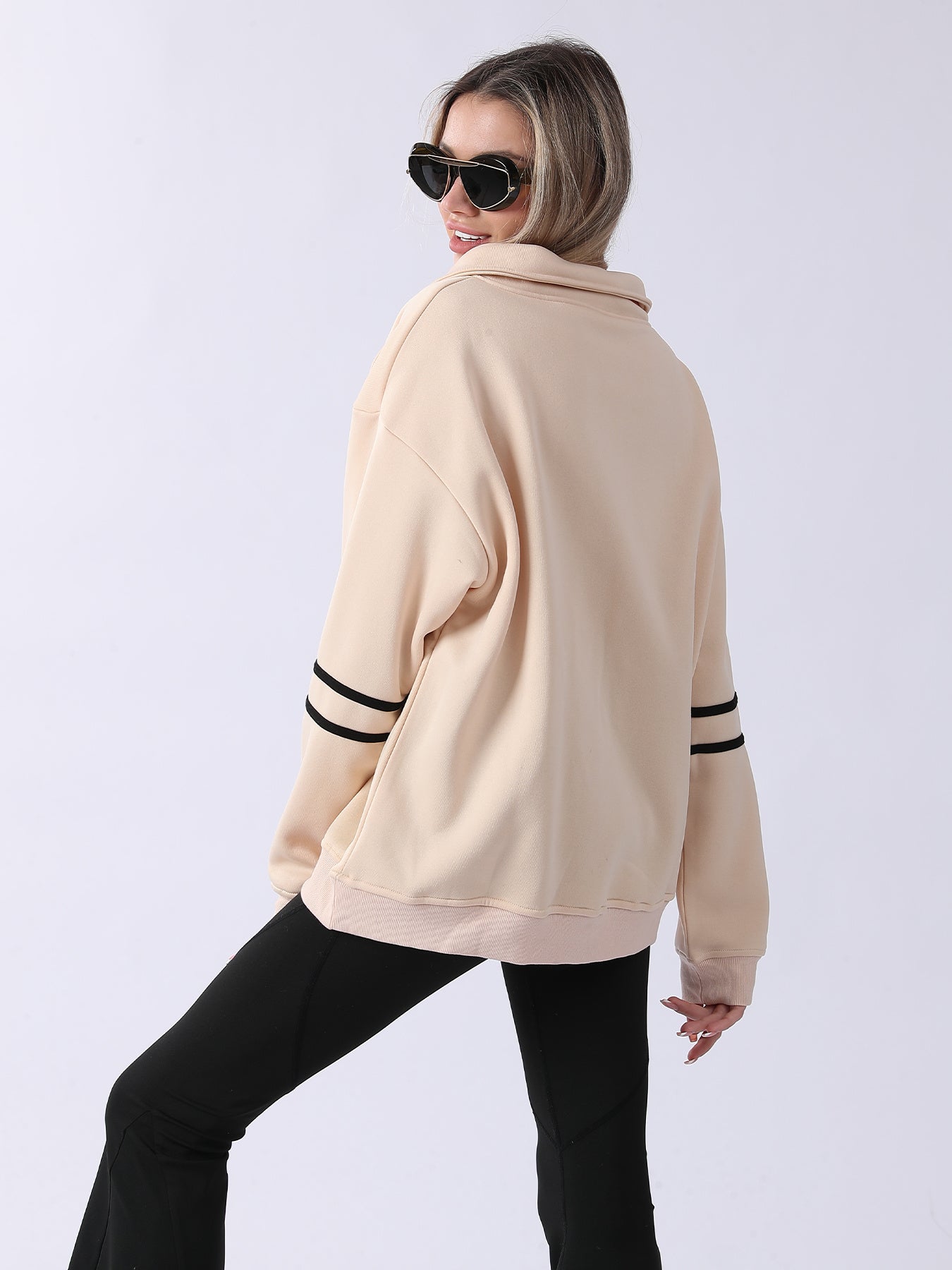 Woman Zip-Up Graphic Hoodie – Casual Sporty Streetwear