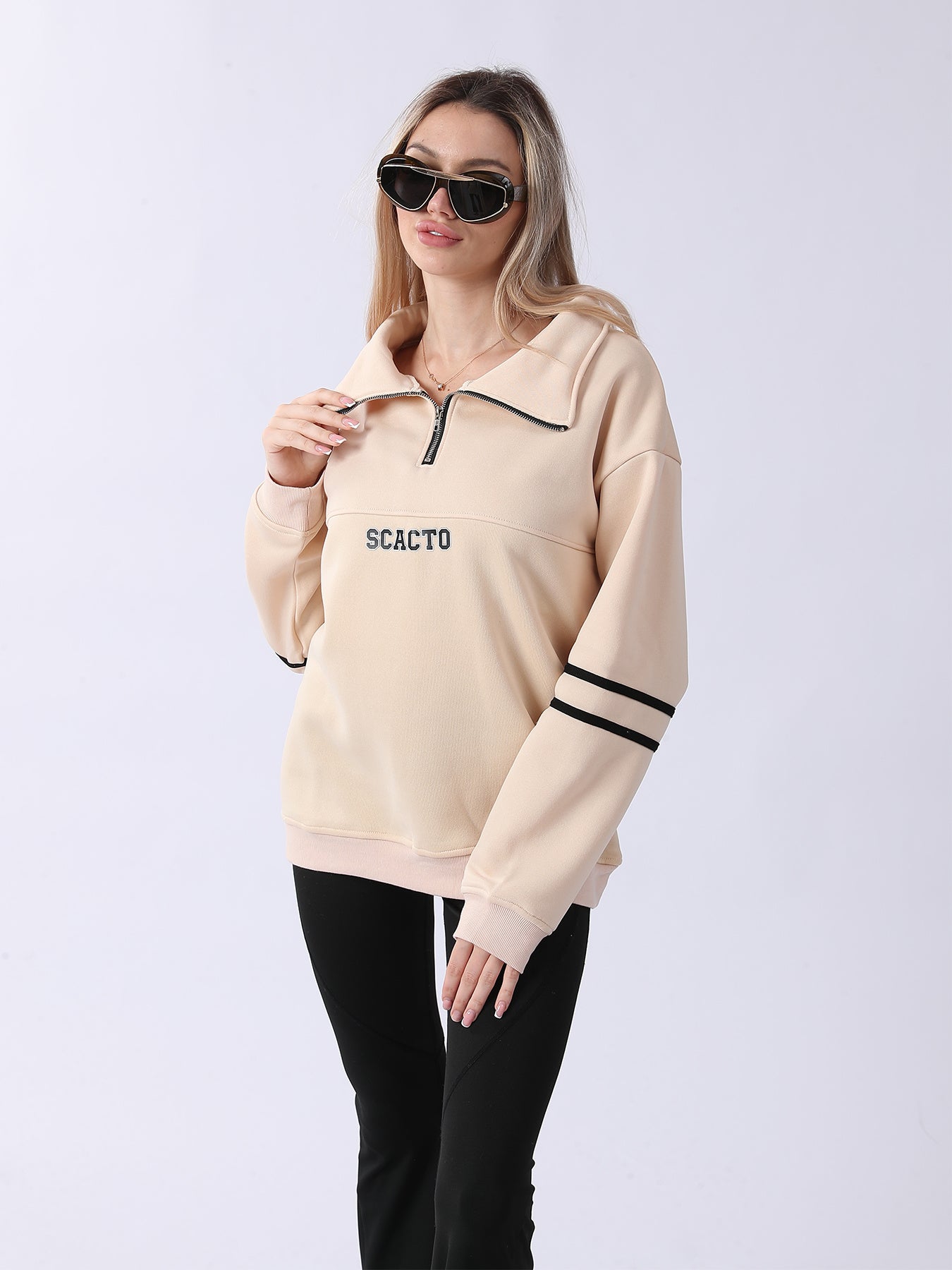 Woman Zip-Up Graphic Hoodie – Casual Sporty Streetwear
