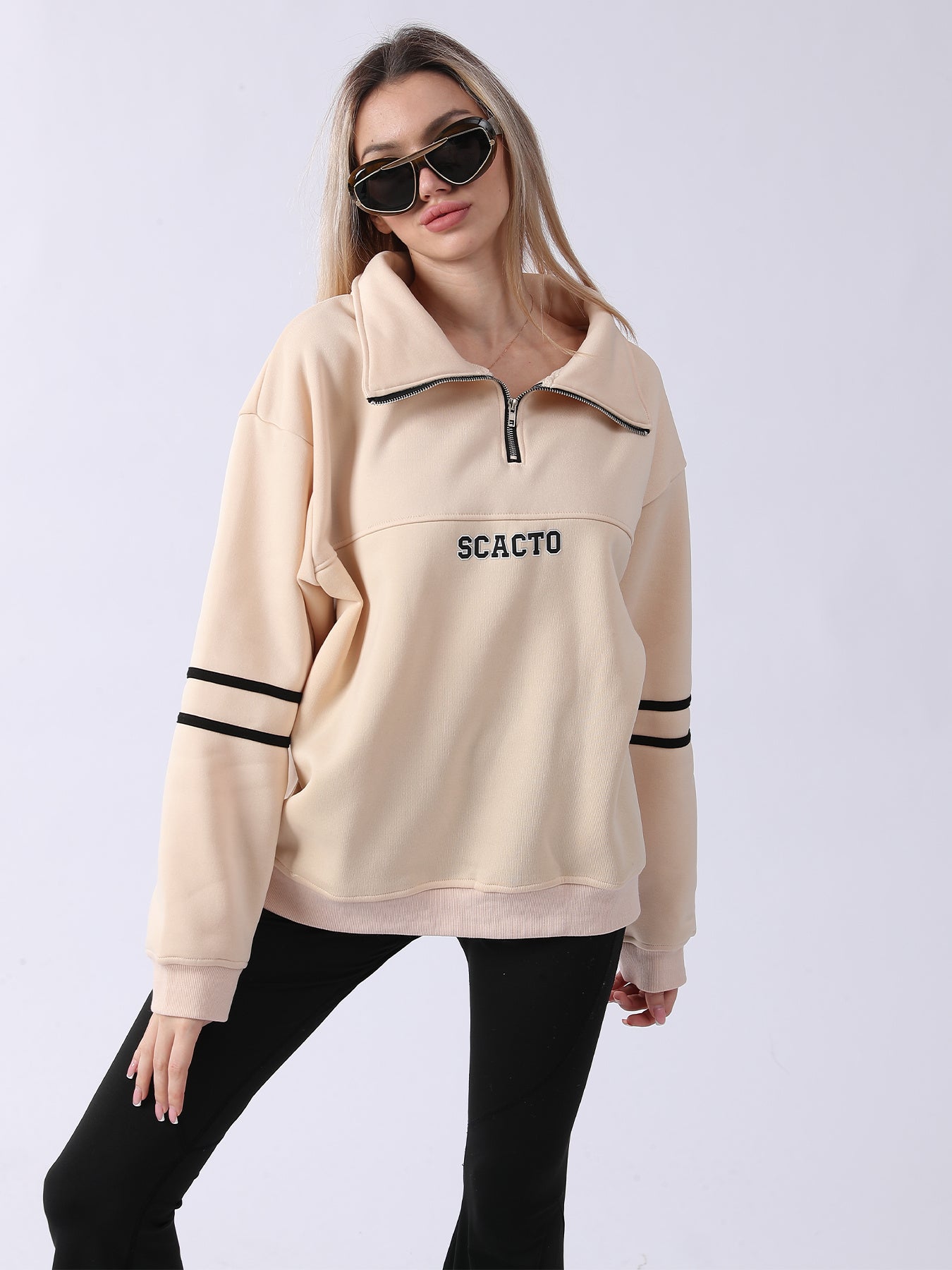 Woman Zip-Up Graphic Hoodie – Casual Sporty Streetwear