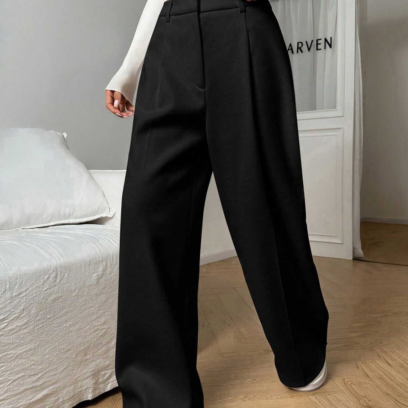 High-Waist Pleated Trousers – Wide-Leg Black Office Chic