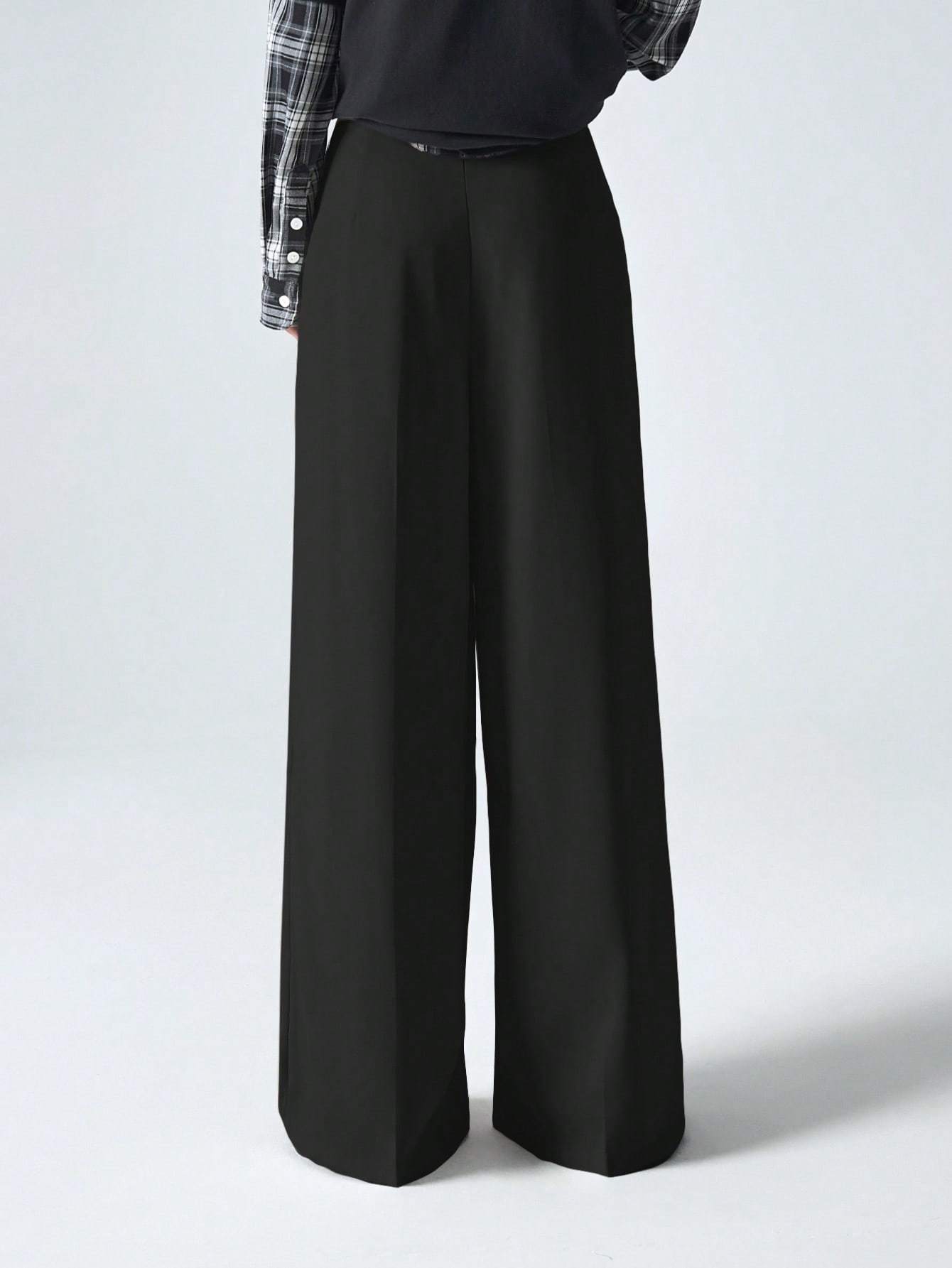 High-Waist Pleated Trousers – Wide-Leg Black Office Chic
