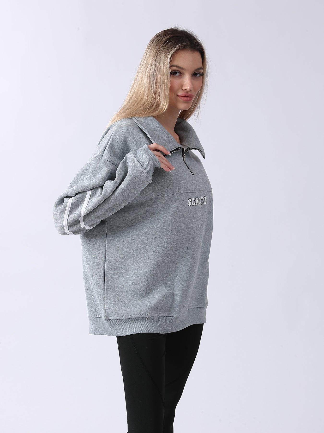 Woman Zip-Up Graphic Hoodie – Casual Sporty Streetwear